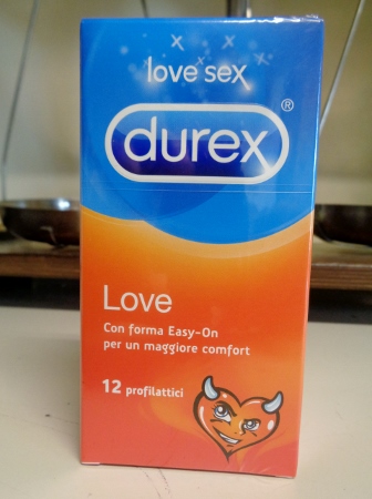 Durex LOVE 12 preservativi con forma Easy On
