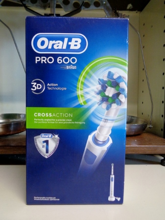 OralB PRO 600 3D CrossAction, spazzolino elettrico